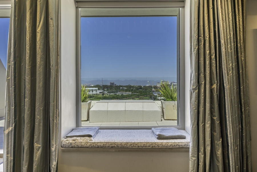 5 Bedroom Property for Sale in Mouille Point Western Cape